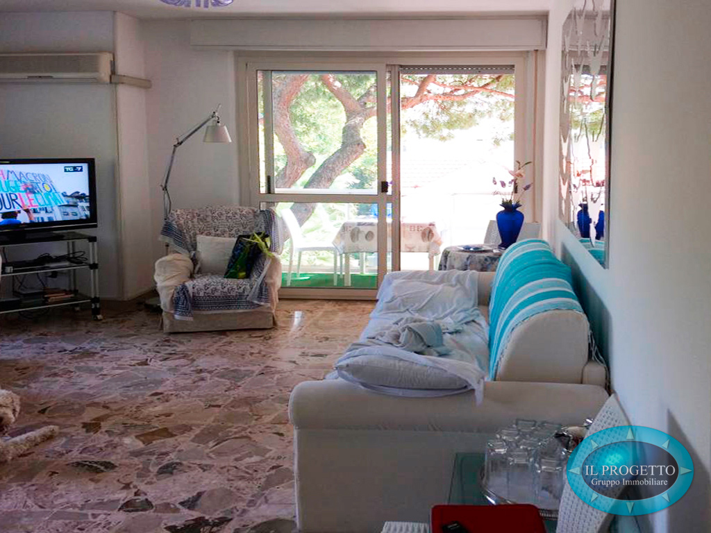 580.000 € – APPARTAMENTO SIGNORILE LUMINOSO PANORAMICO Via Trento Trieste (Riccione)